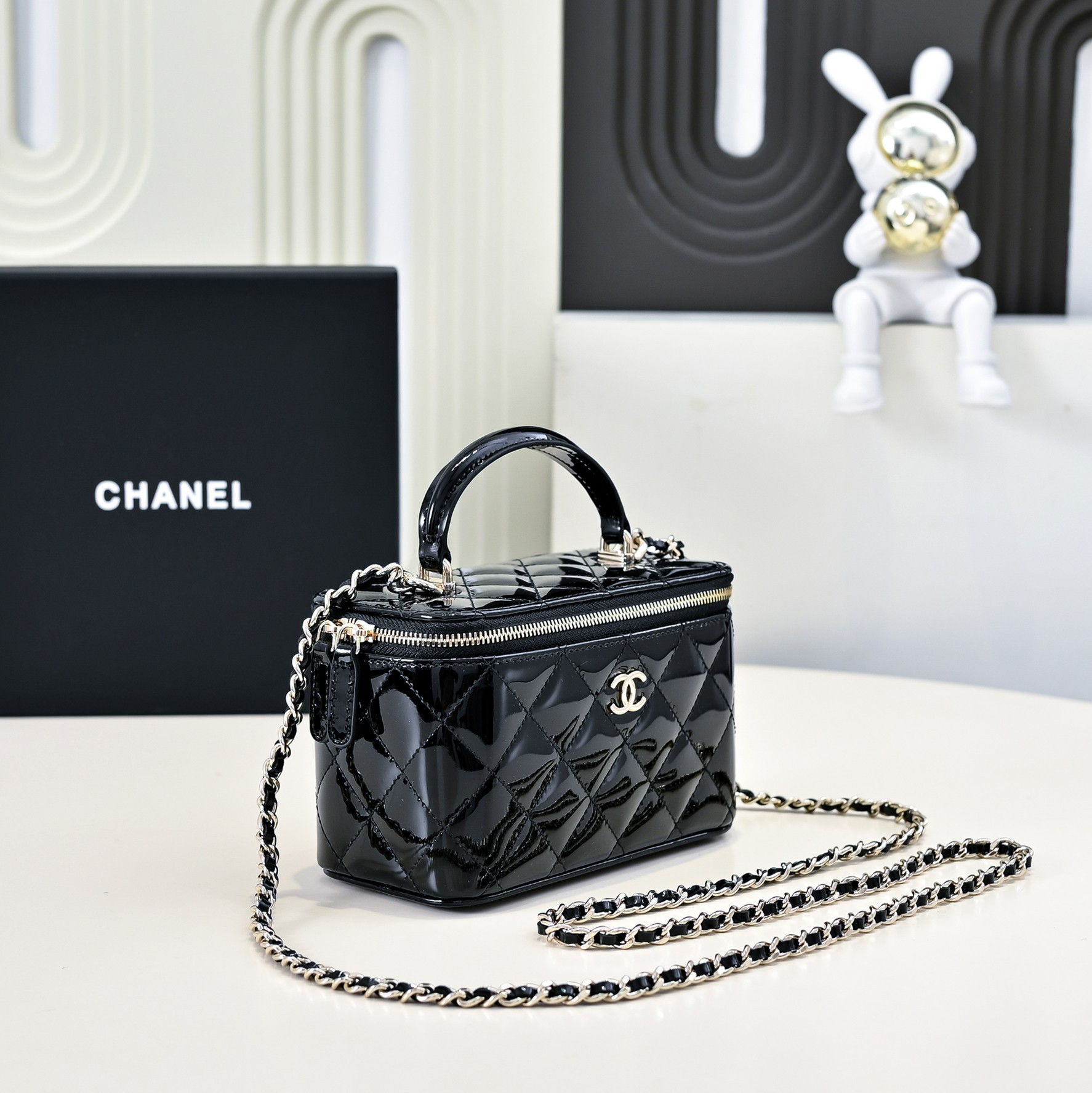 Ch*el long vanity with chain 16.5x10x8cm