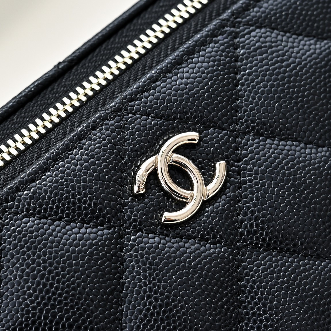 Ch*el clutch with chain 10x16x8cm