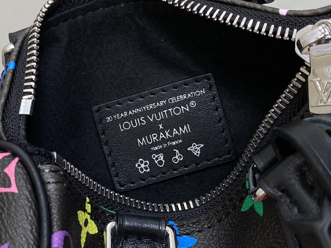 LV NANO SPEEDY M13391 Black 16x11x9cm