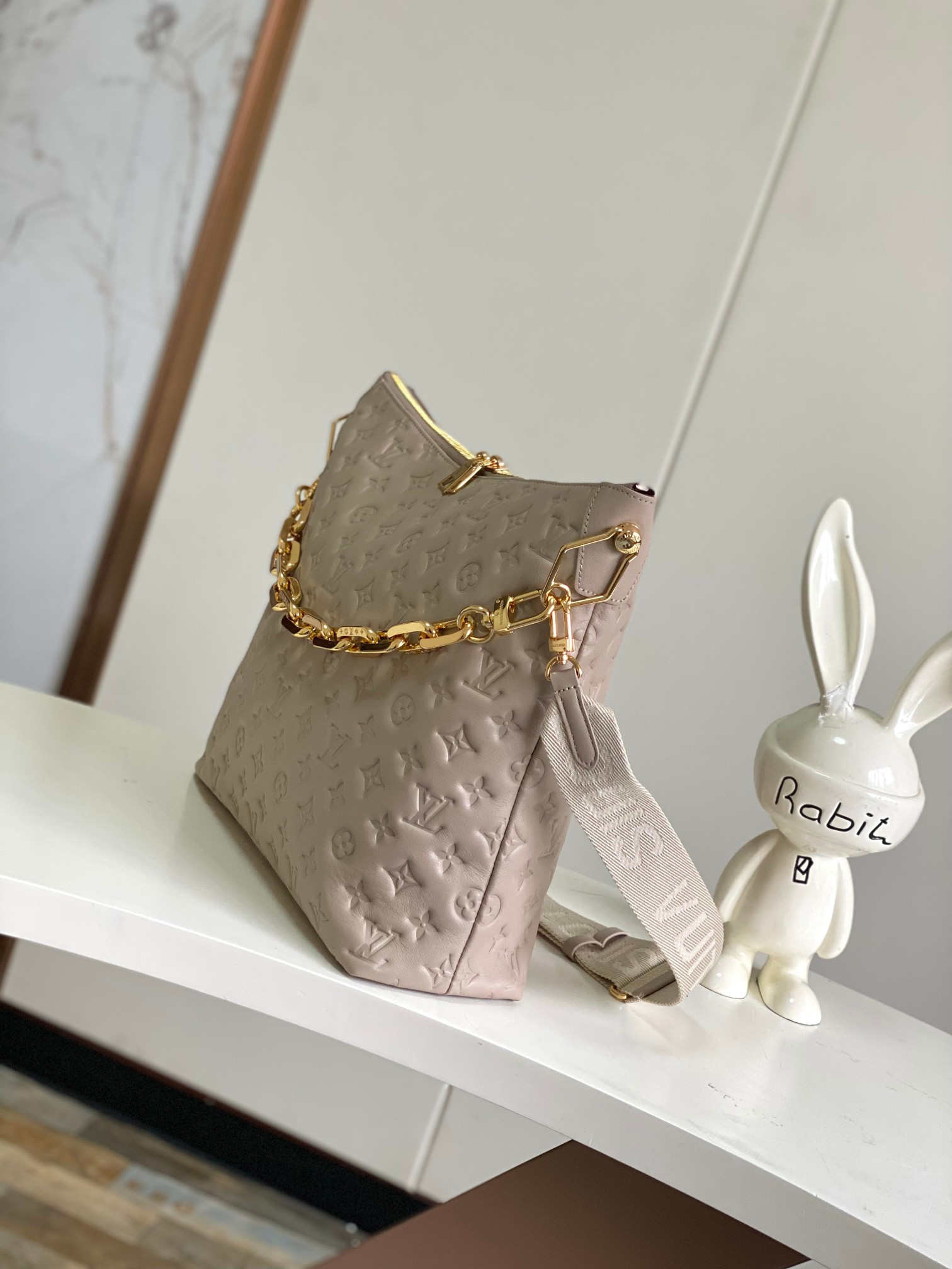LV Coussin Hobo M12071 38x33x10CM