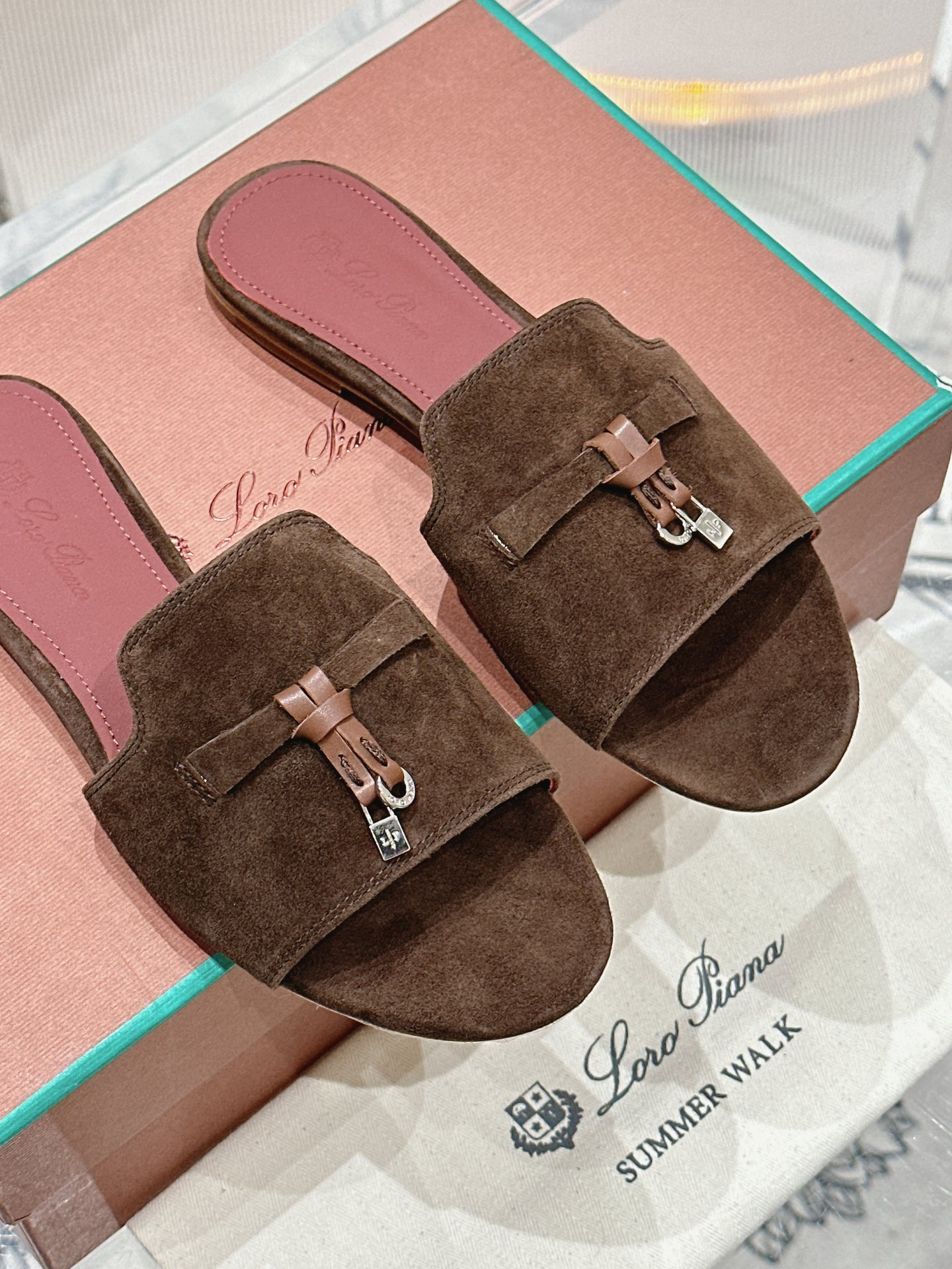 ua L**o p*ana summer charms sandal