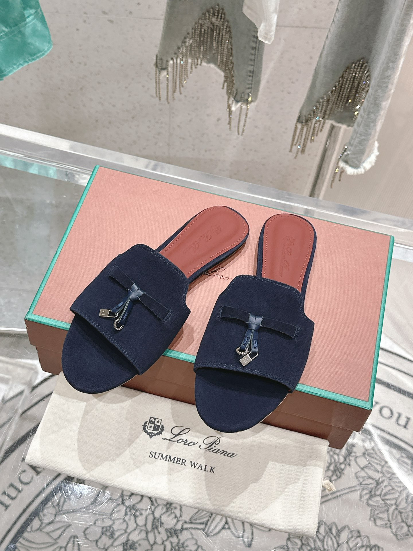 ua L**o p*ana summer charms sandal