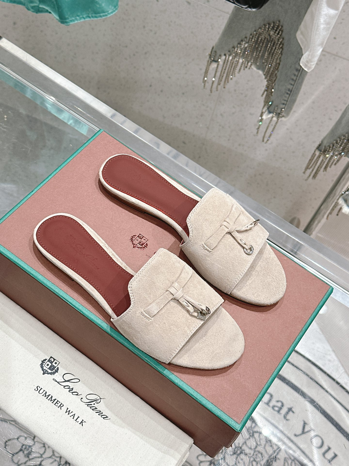 ua L**o p*ana summer charms sandal