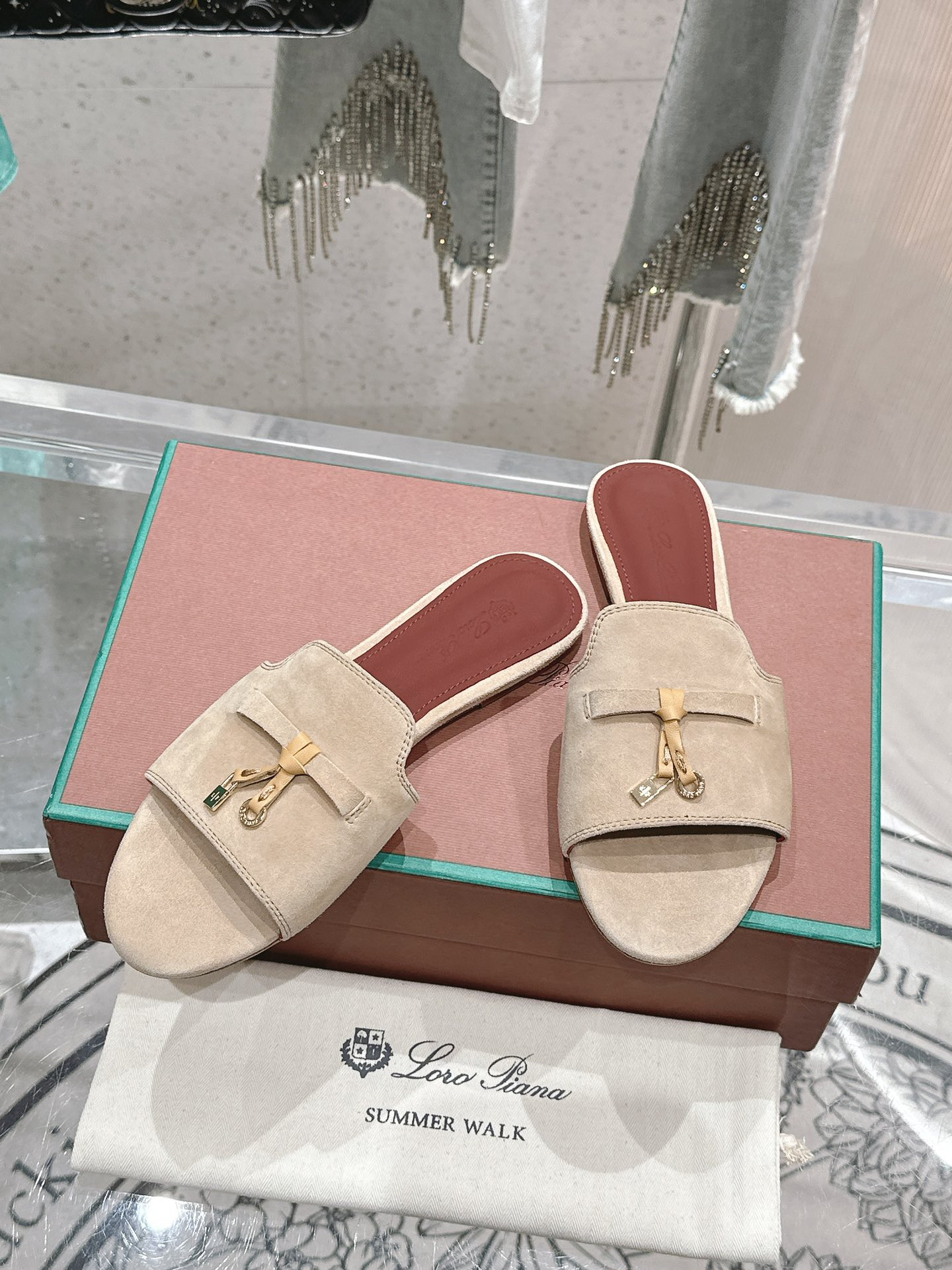 ua L**o p*ana summer charms sandal