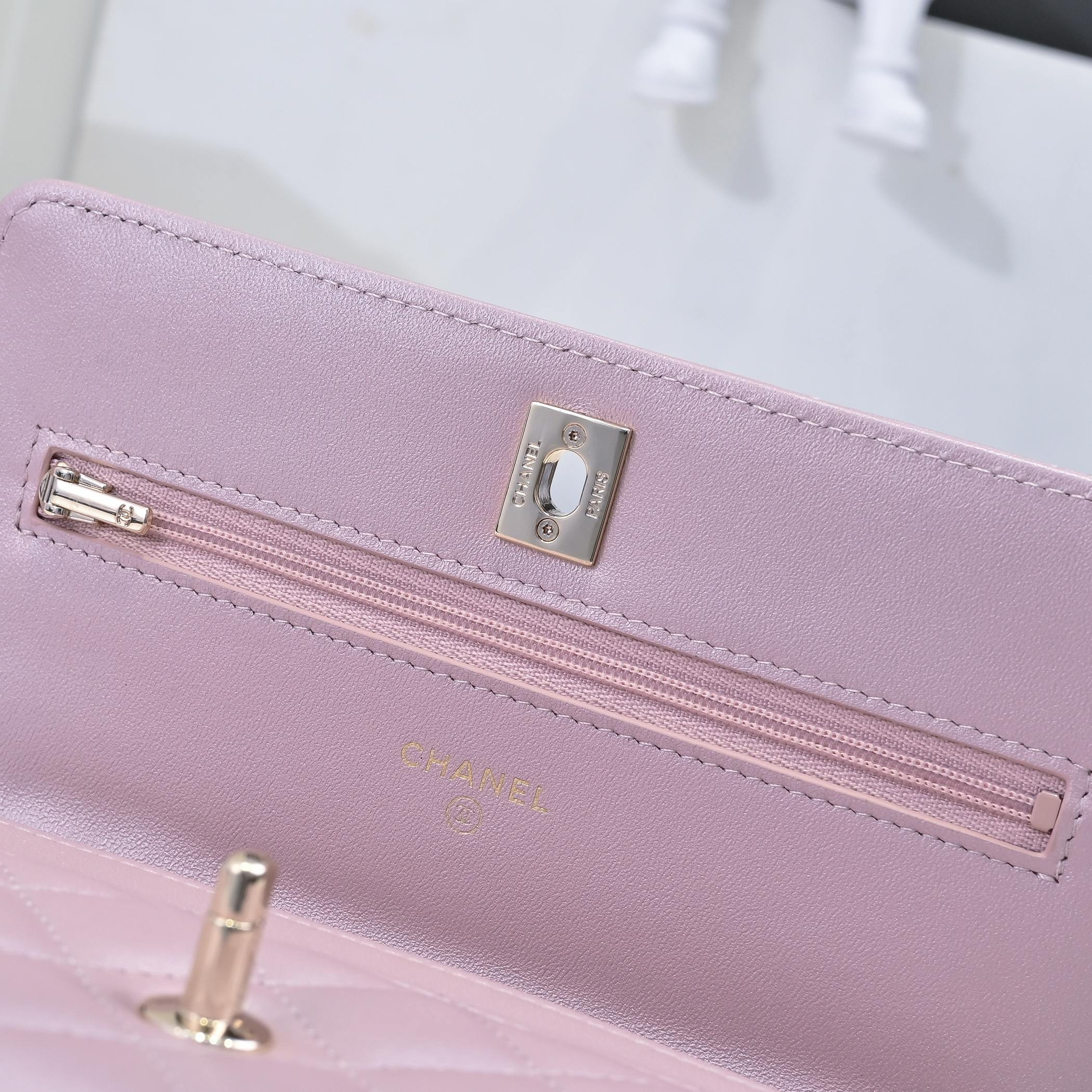 Ch*el spring-summer 2025 pre collection wallet on ap4537 19.5 × 13 × 3.5cm