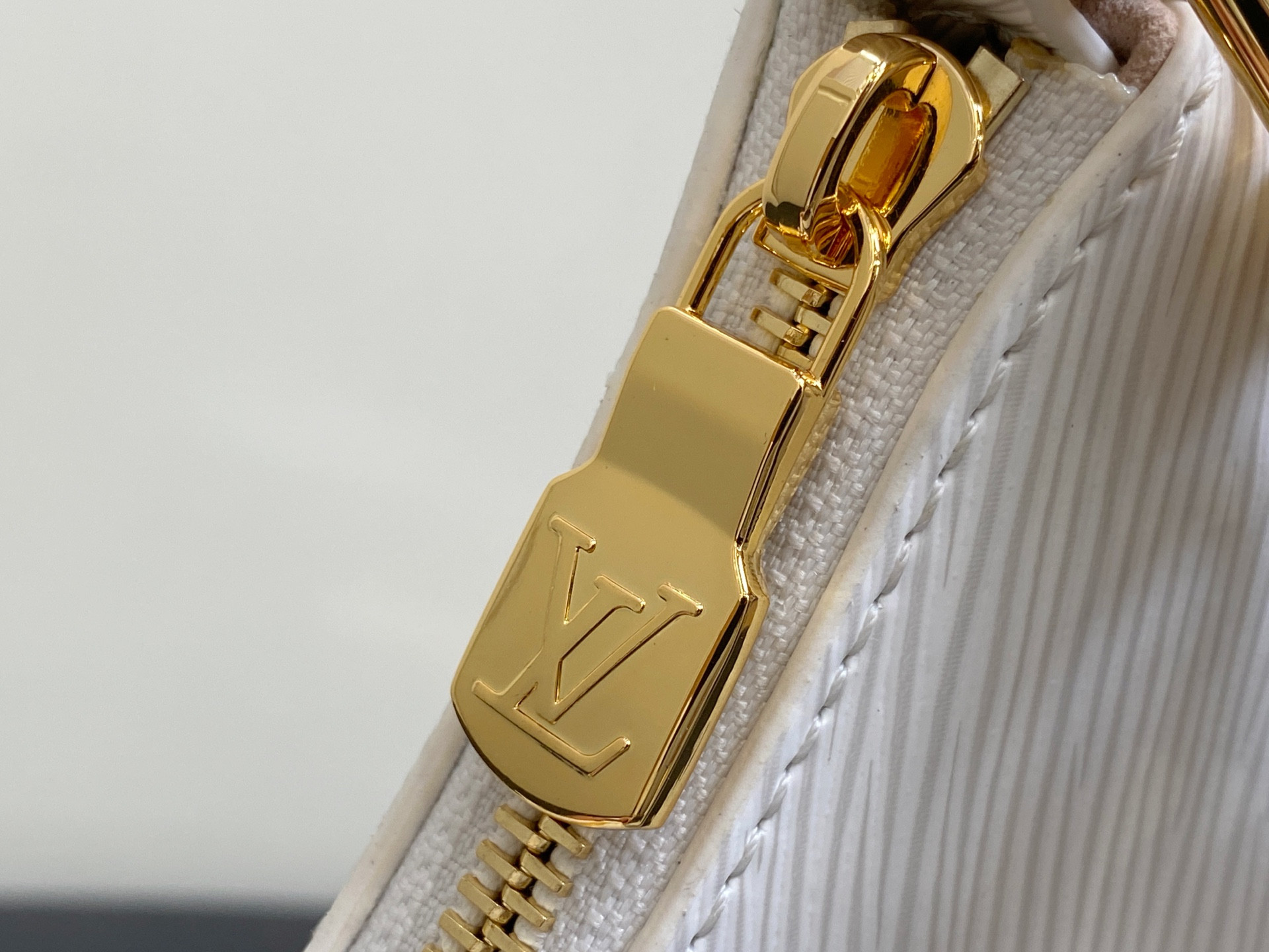 LV x TM MARELLINI M13100 19 x 13.5 x 6.5CM