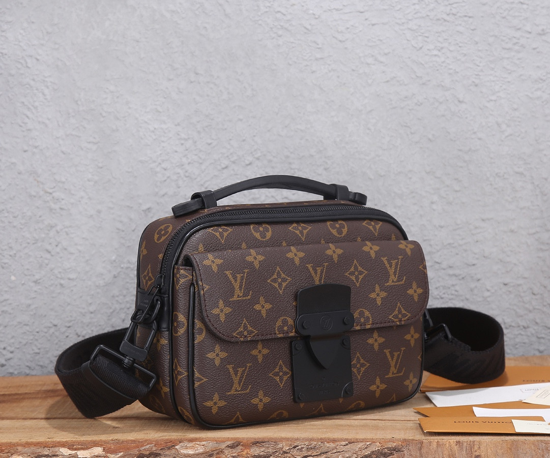 LV S Lock Messenger M45806 22x18x8cm
