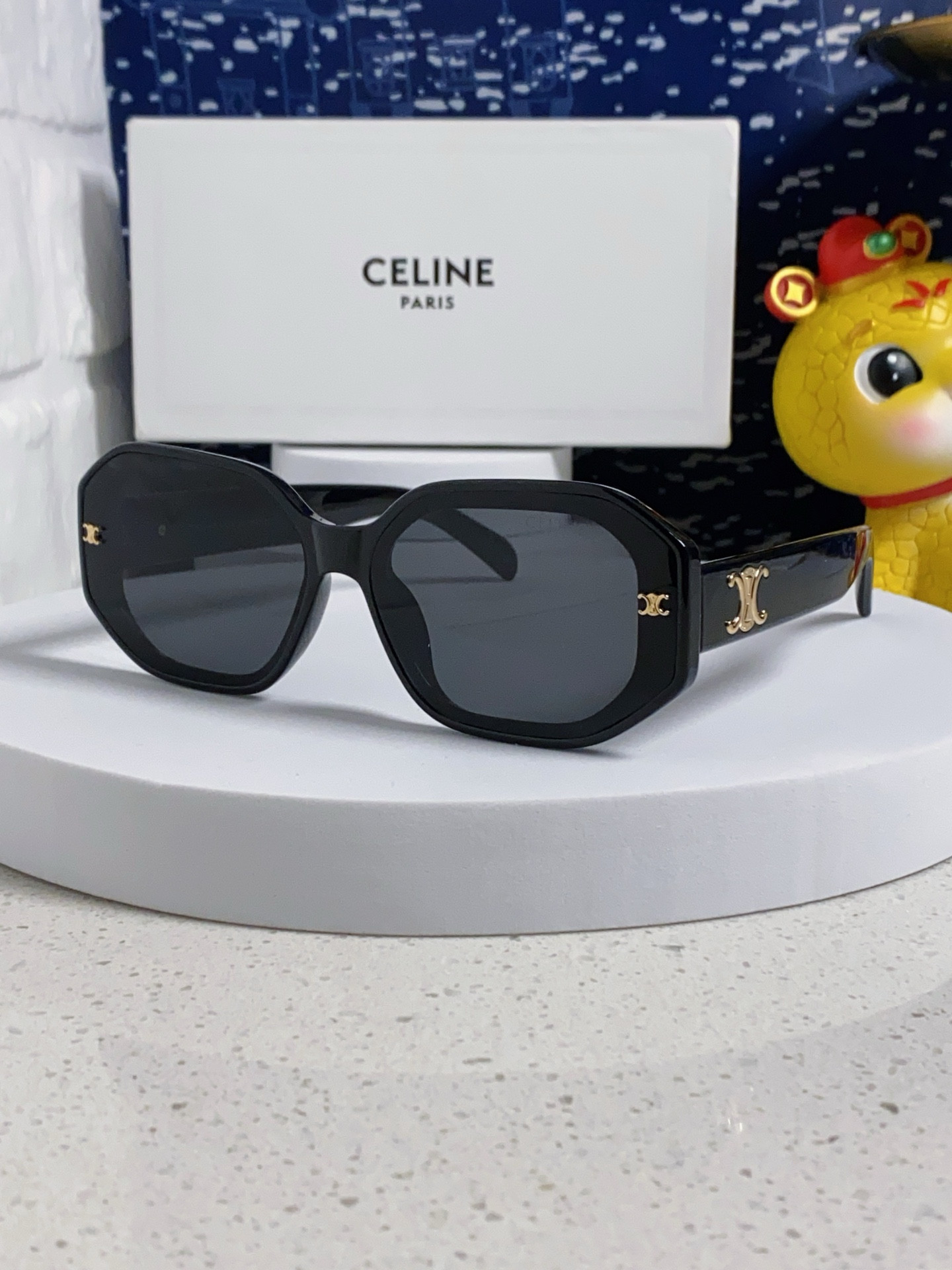 Ce**e glasses