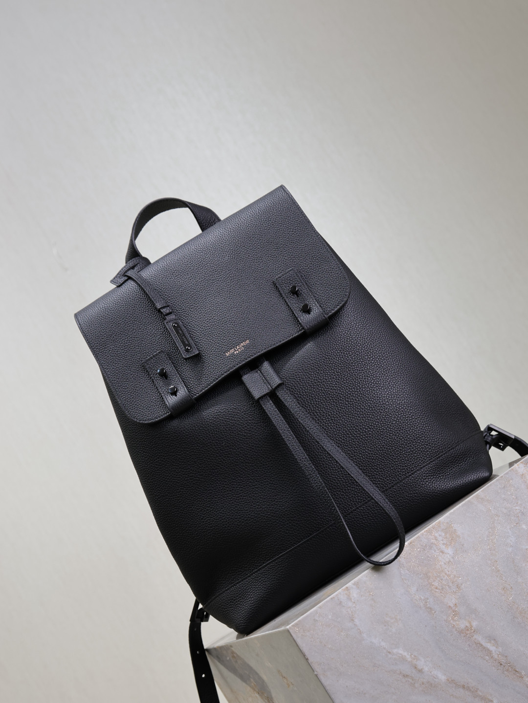 Y*L sac de jour backpack in grained leather 29 x 37.5 x 14 cm