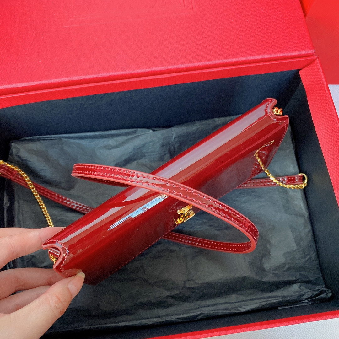 Y*L monogram phone holder with strap (patent leather) 18 x 11 x 2.5 cm