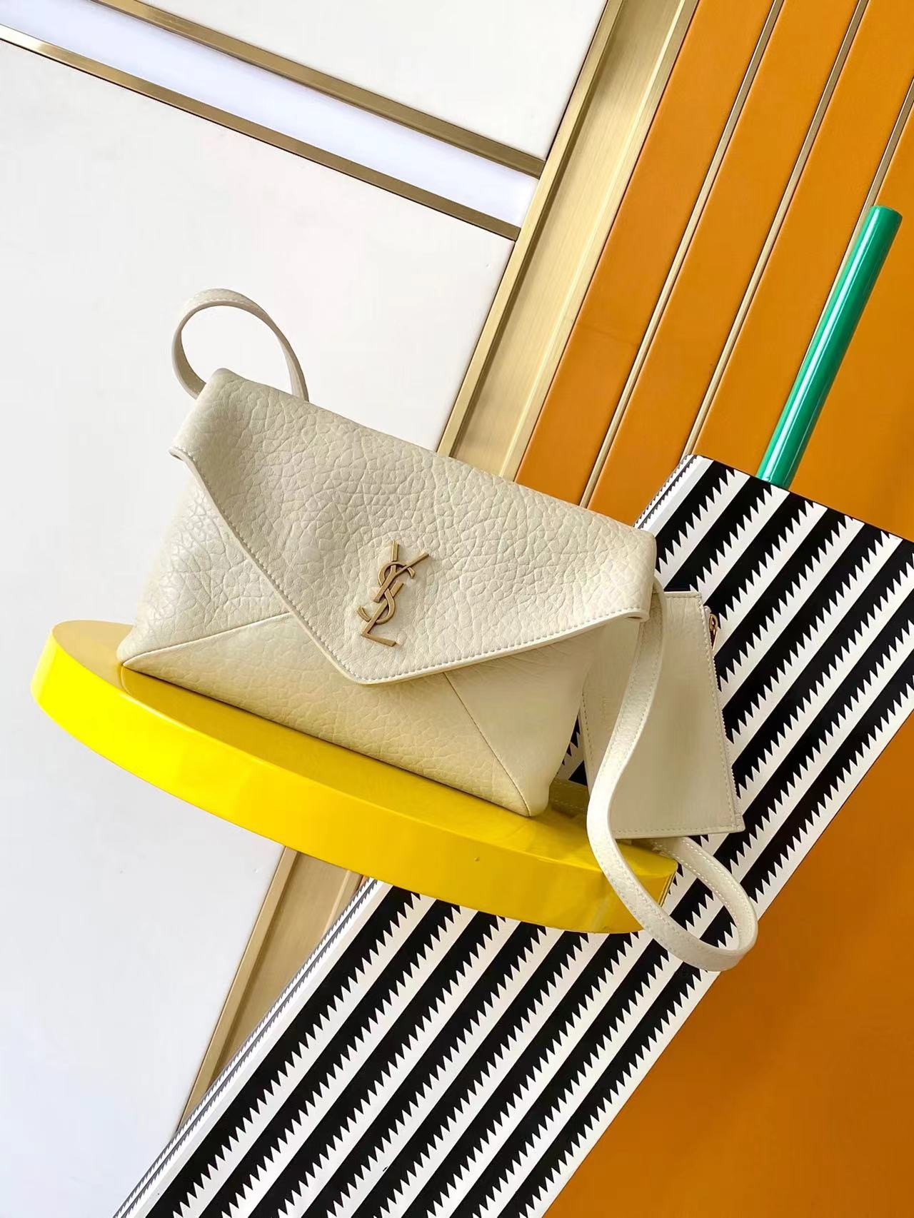 Y*L cassandra envelope messenger in lambskin 23x16.5x6cm
