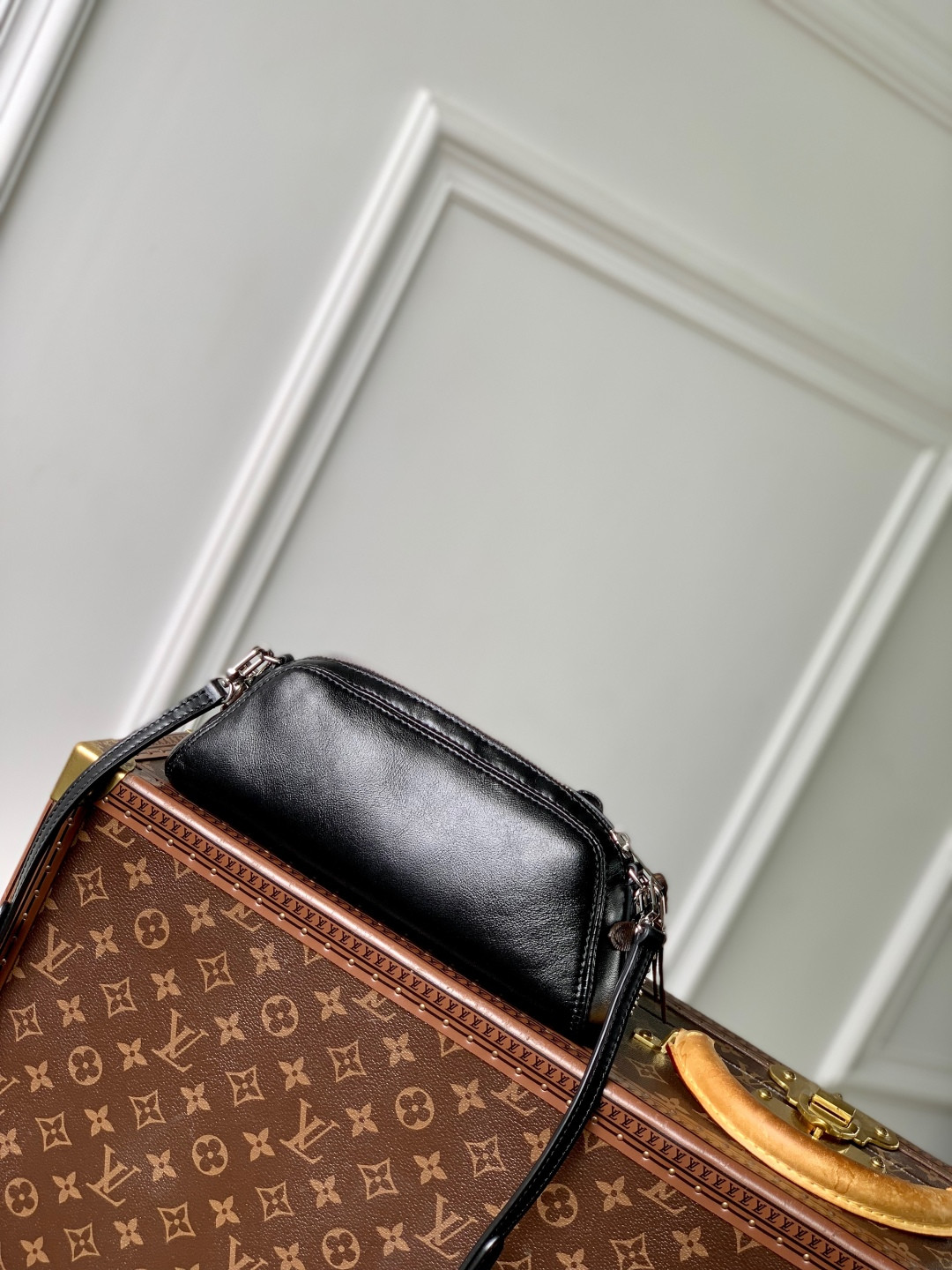 LV Pochette Vibe M14544 25x10x7.5cm