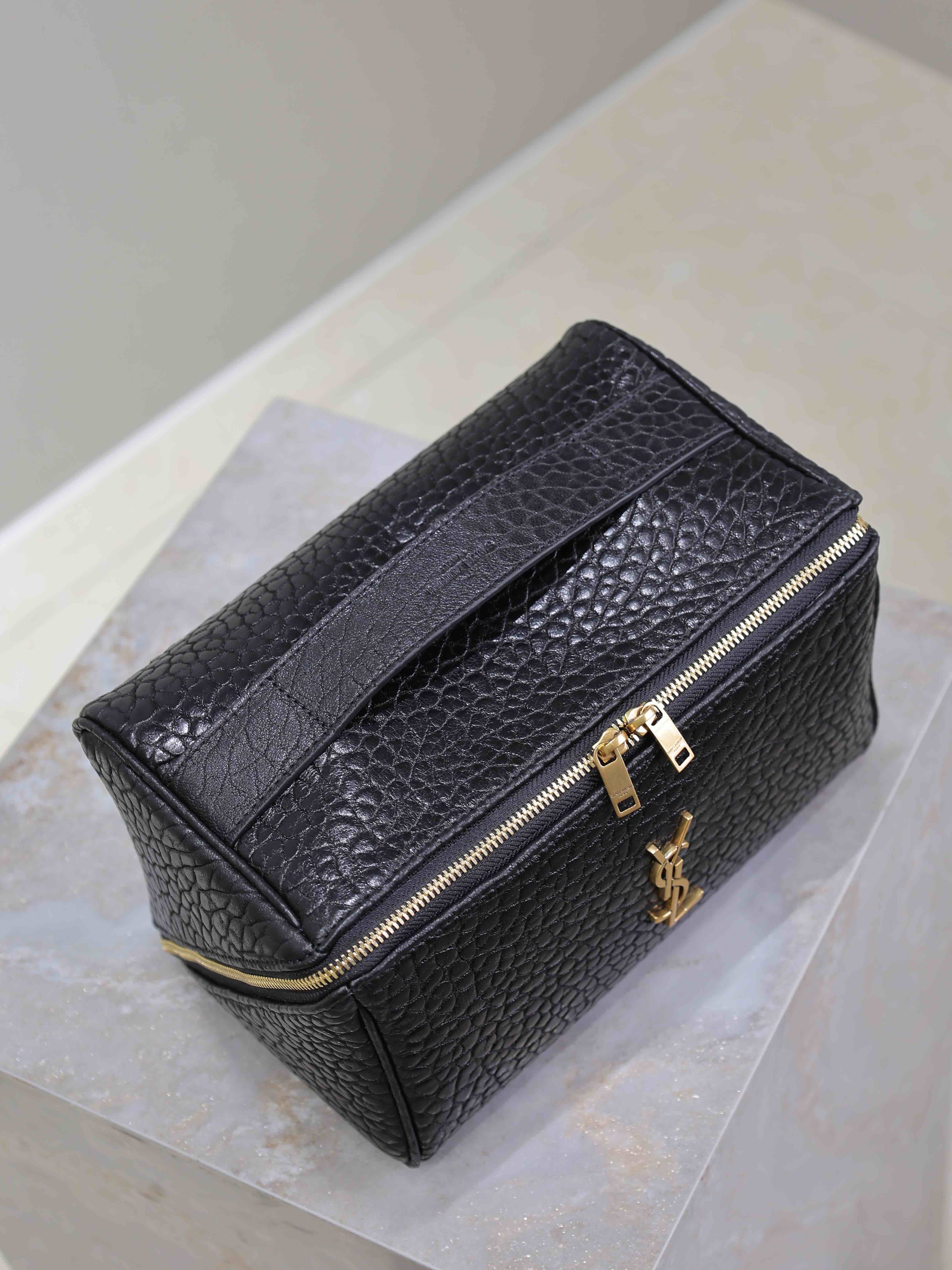 Y*L gaby vanity case in grained leather 21x13x13cm