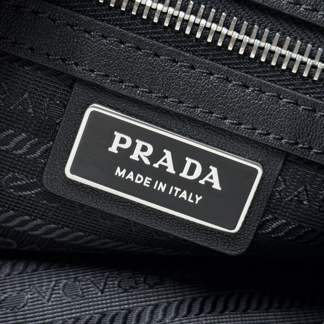 Pra*a cross leather bag 47.5x26.5x10cm