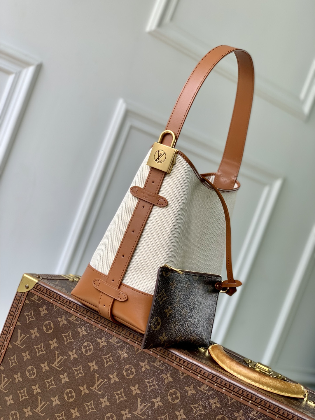 LV Low Key Hobo PM M25468 24x28x16cm