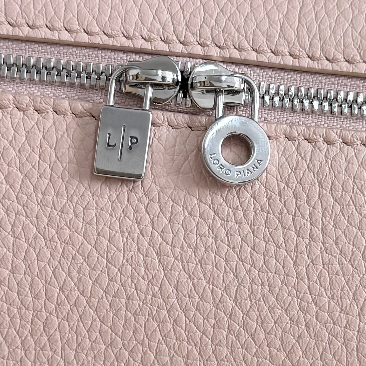 L**o p*ana extra pocket l19 11 x 19 x 6.5 cm