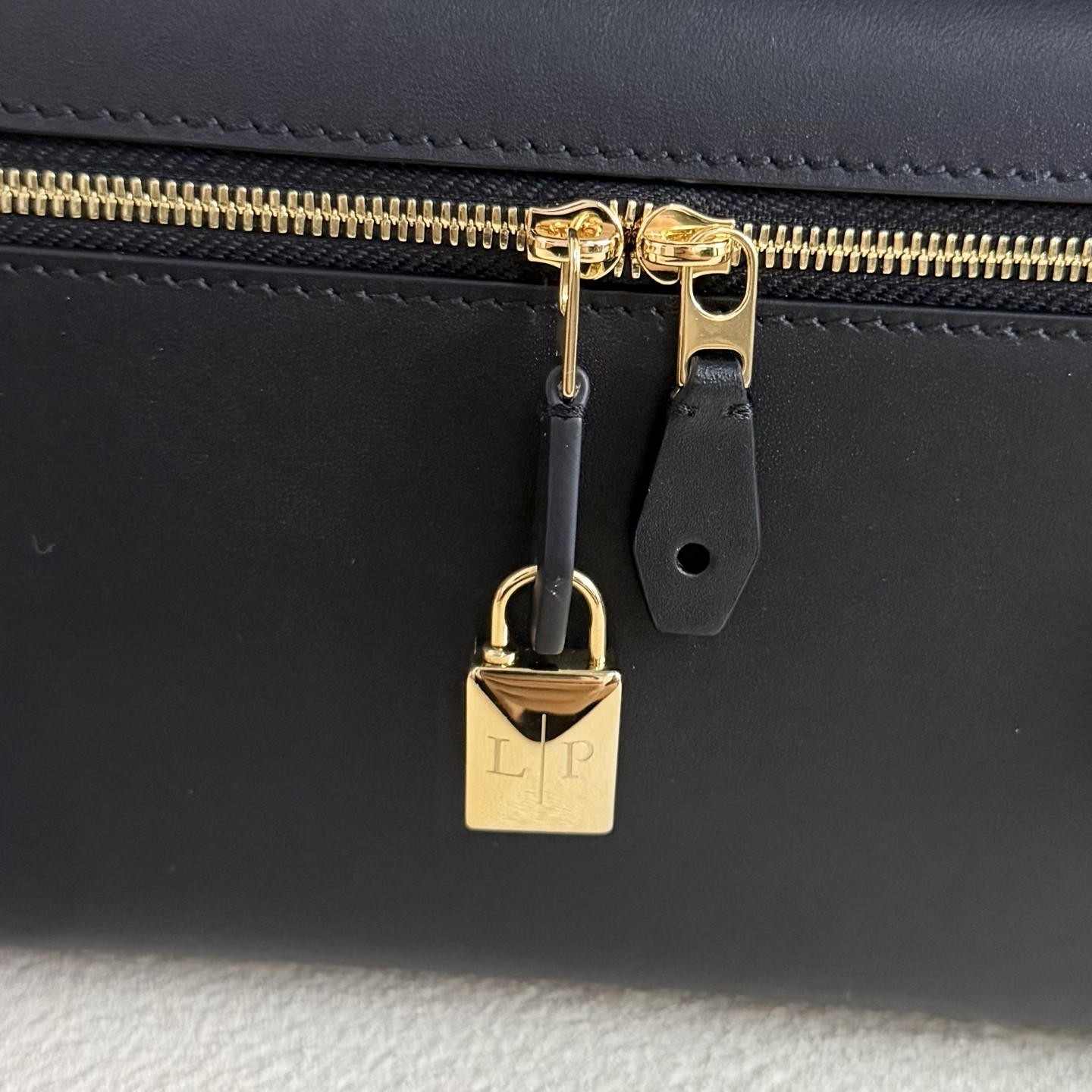 L**o p*ana extra clutch l29 29x14x3cm