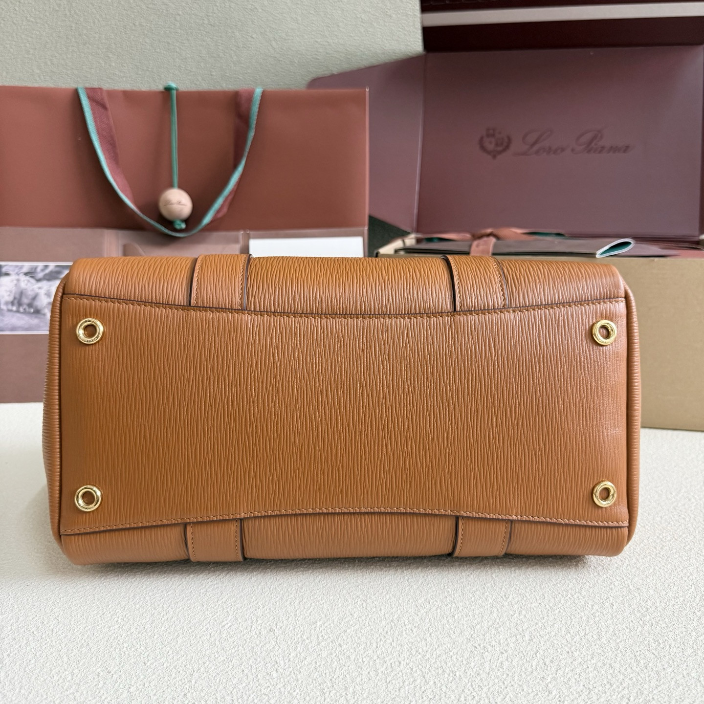 L**o p*ana loom l32 calfskin 33x23x18cm