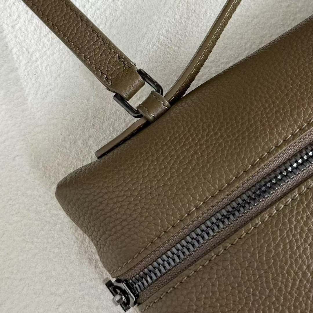 L**o p*ana extra pouch l29 29x18x5cm
