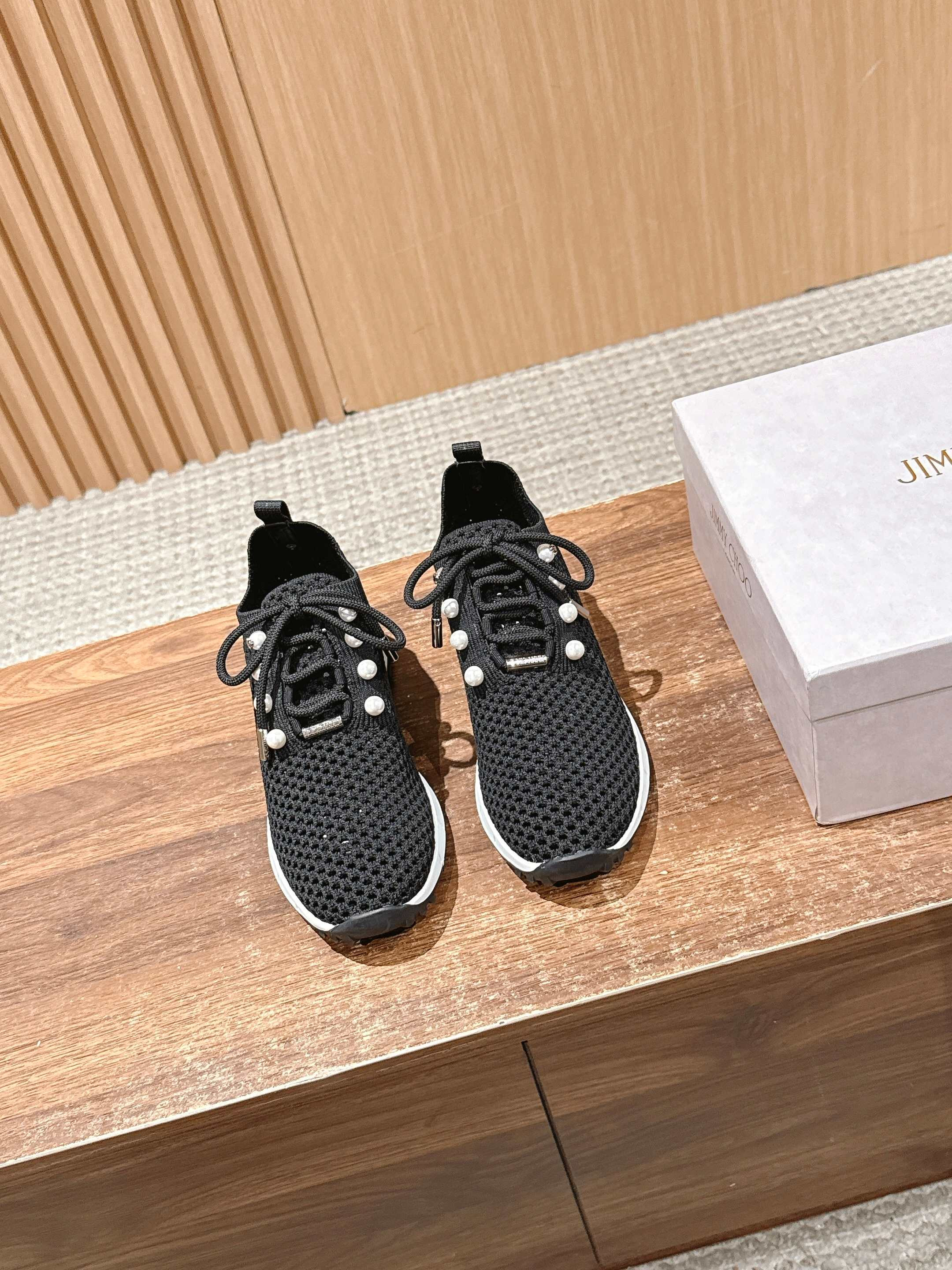 ua Ji*y Ch* casual sneakers
