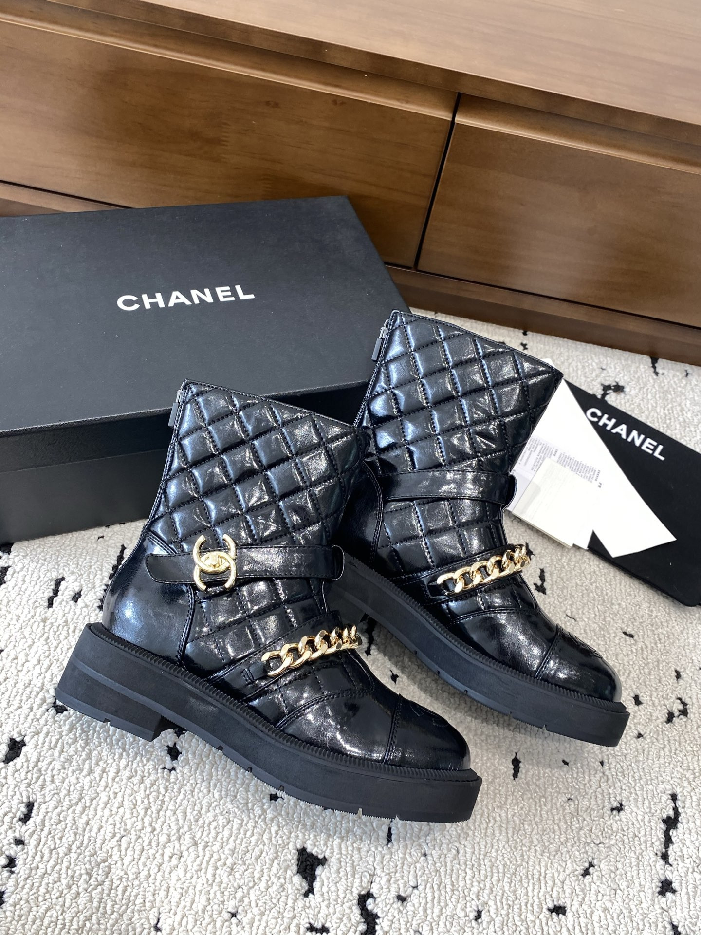 ua Ch*el boots