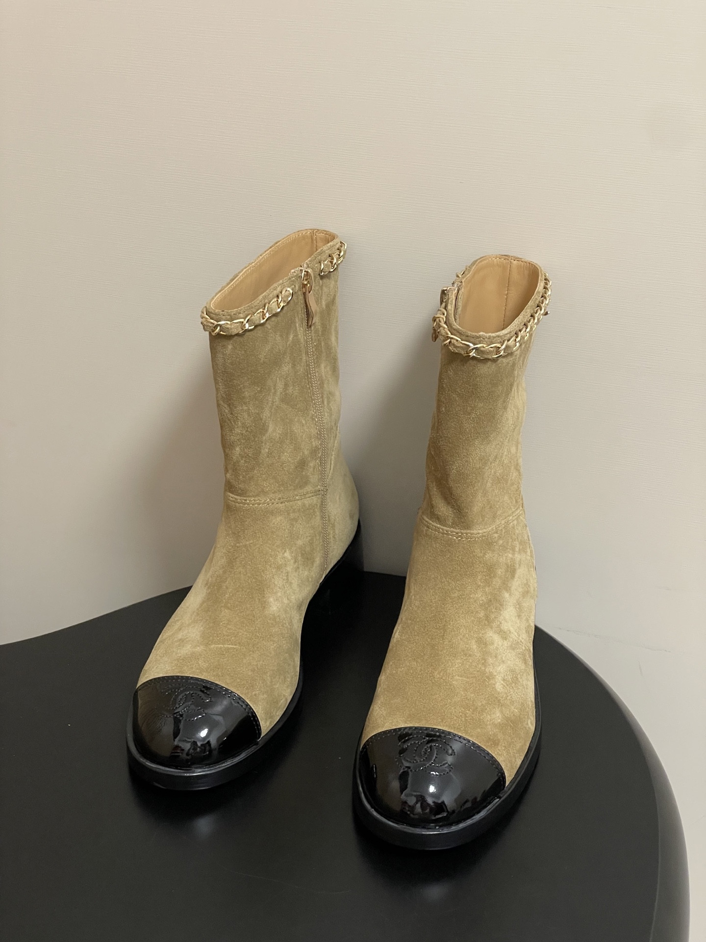 ua Ch*el boots