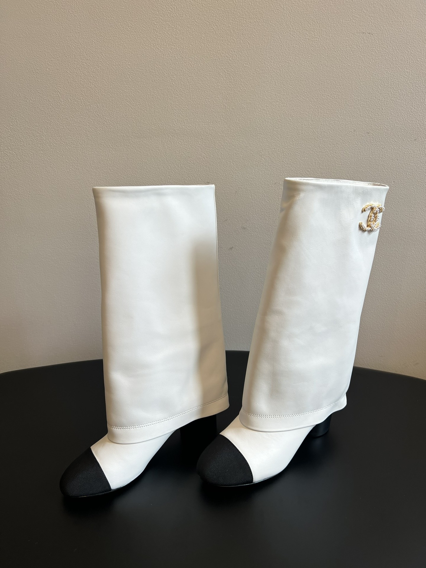 ua Ch*el high boot