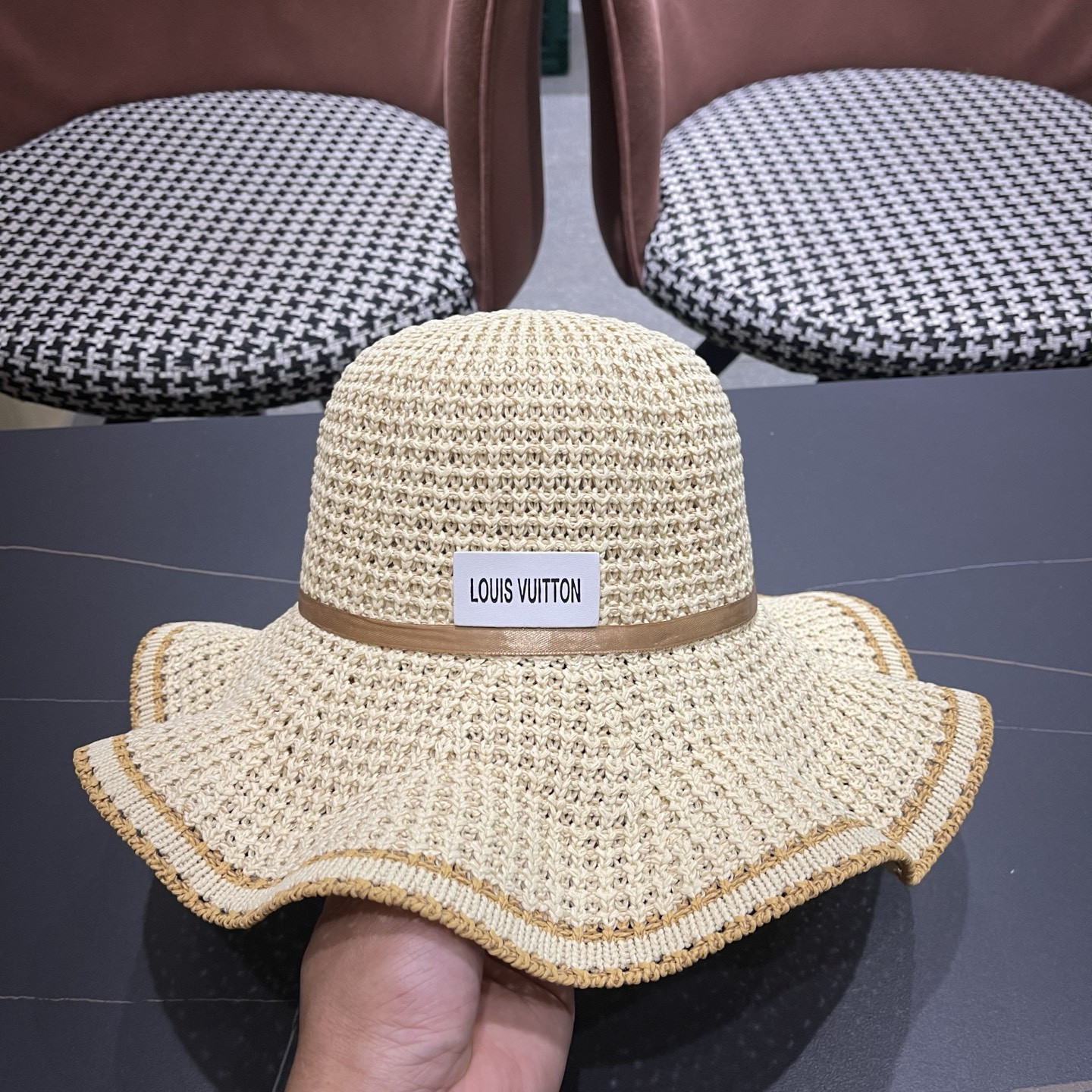 l0*is V*t0n straw hat