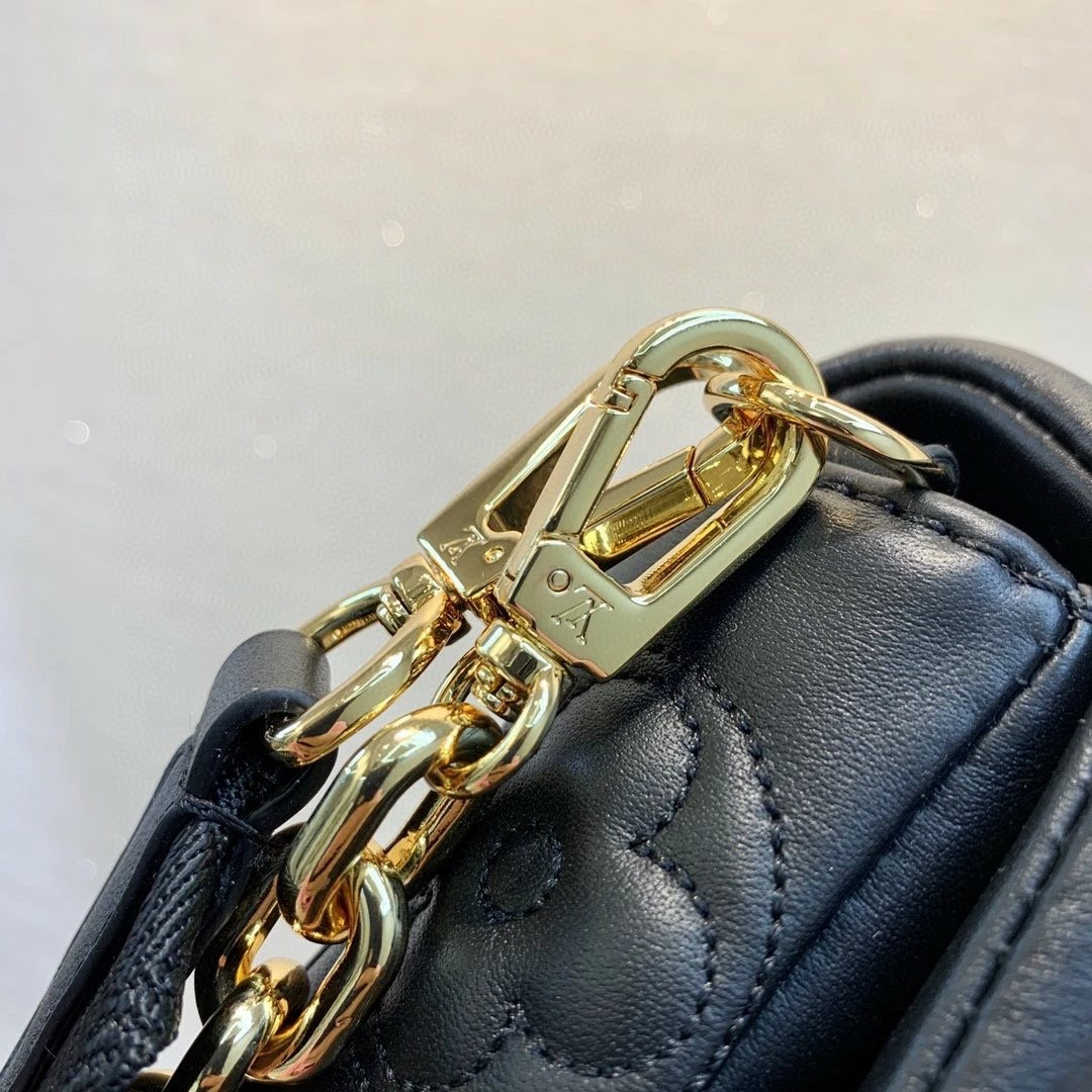LV WALLET ON STRAP BUBBLEGRAM M81398