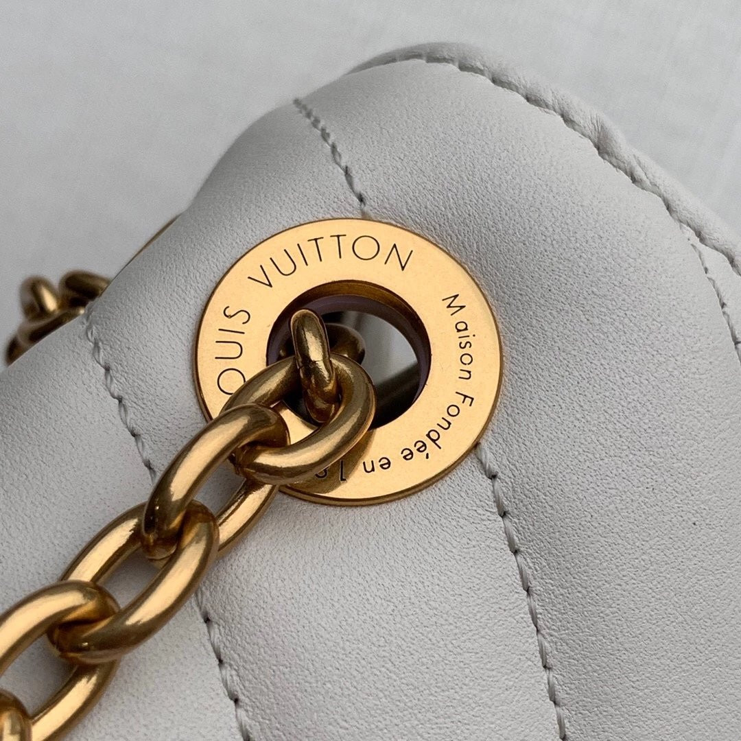 LV NEW WAVE CHAIN BAG M58549