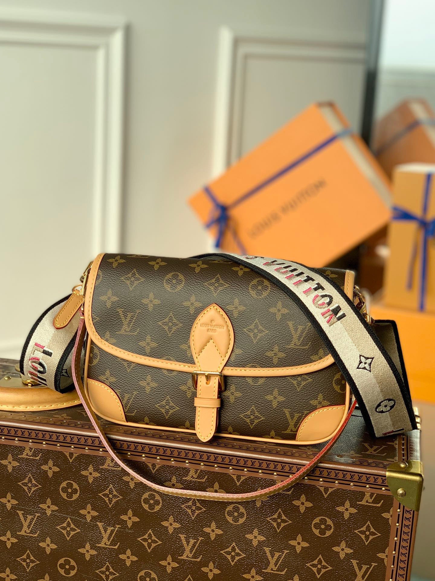 lv DIANE M45985