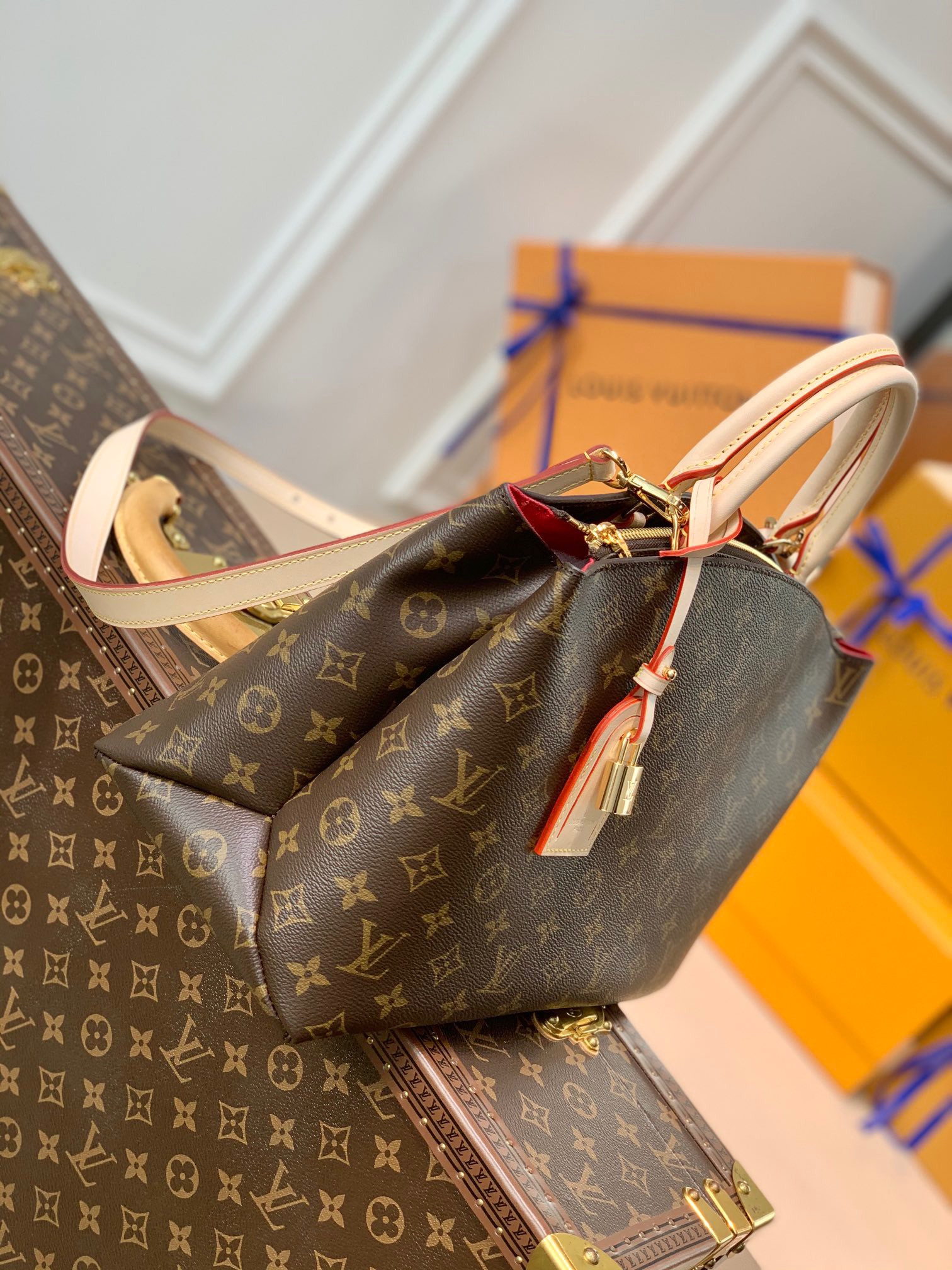 LV Christmas GRAND PALAIS M45898