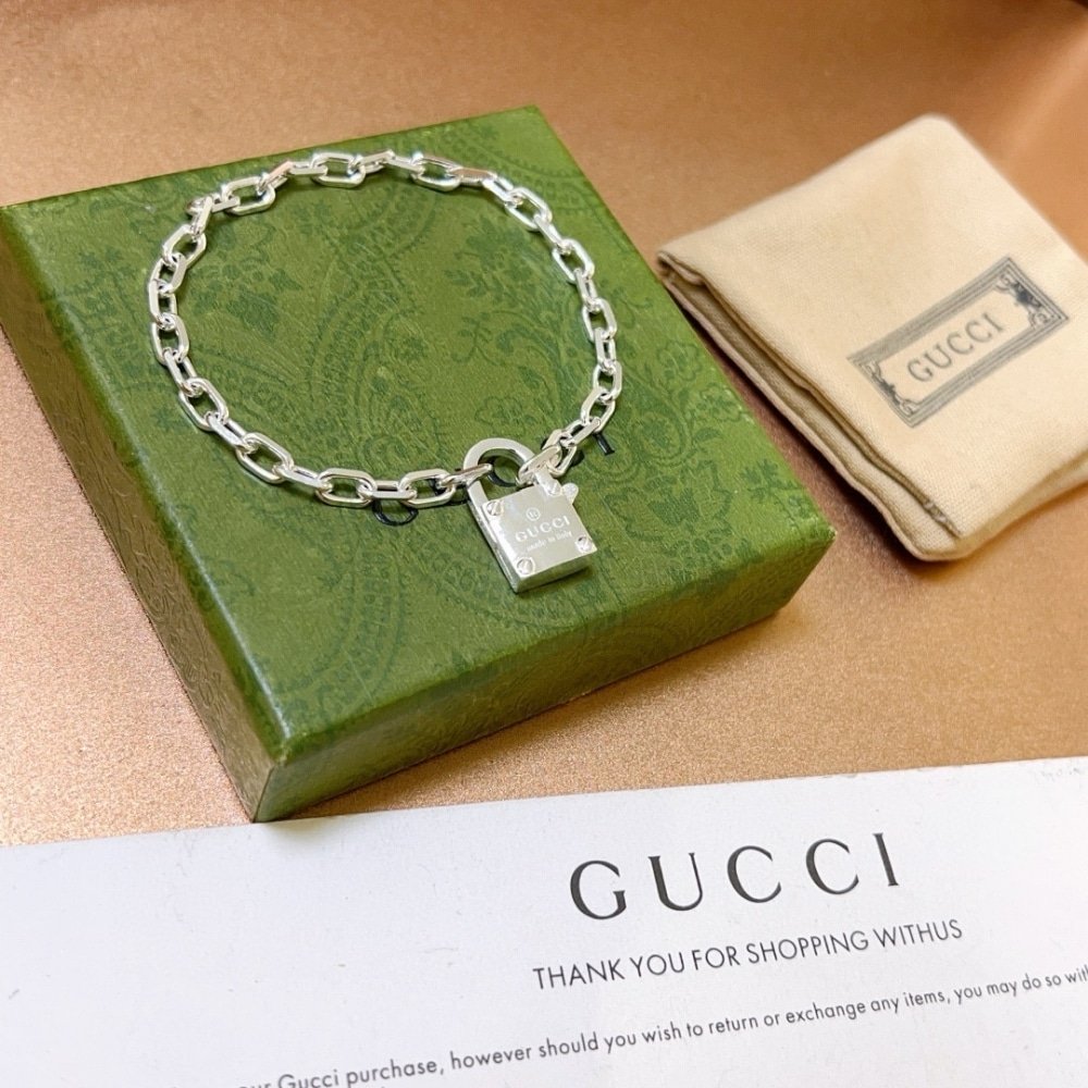 Gvc*1 Trademark Silver Chain Bracelet With Padlock