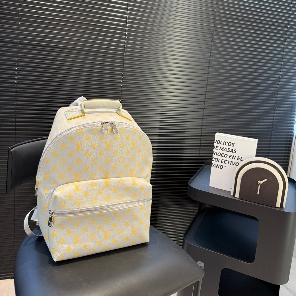 L0vis Vvtt0n Discovery Backpack Monogram Yellow 37Cm M14673
