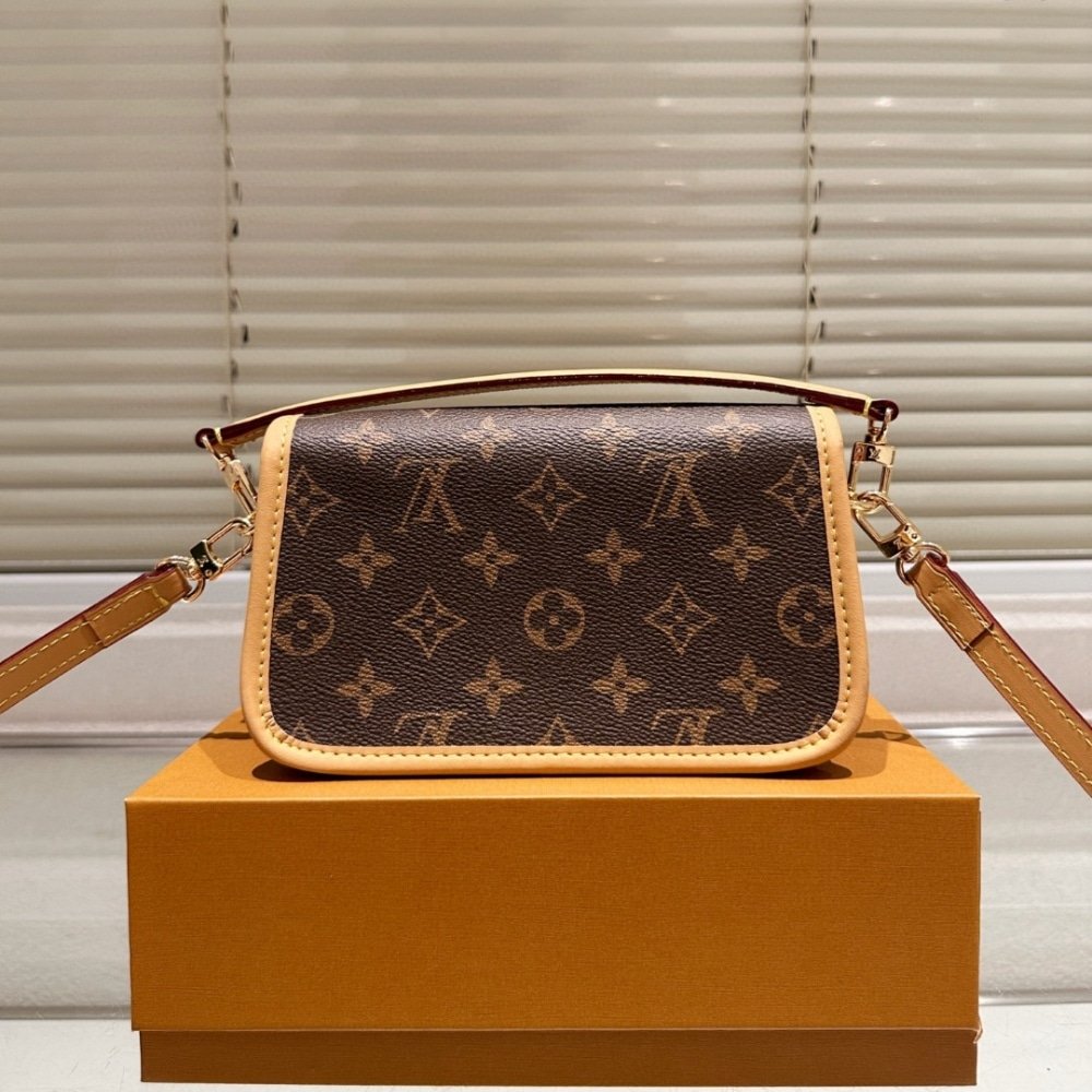 L0vis Vvtt0n Nano Diane Bag Brown 18Cm M83298