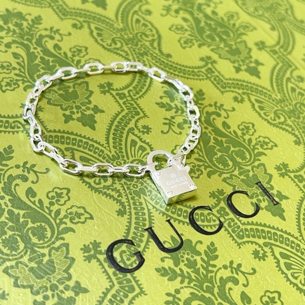 Gvc*1 Trademark Silver Chain Bracelet With Padlock