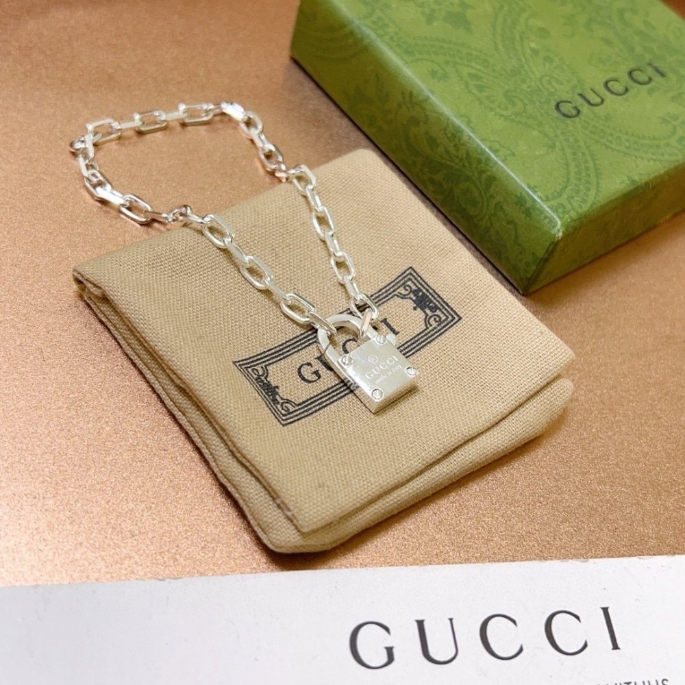 Gvc*1 Trademark Silver Chain Bracelet With Padlock