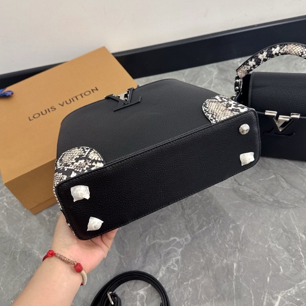 L0vis Vvtt0n Capucines Python Handbag 27Cm