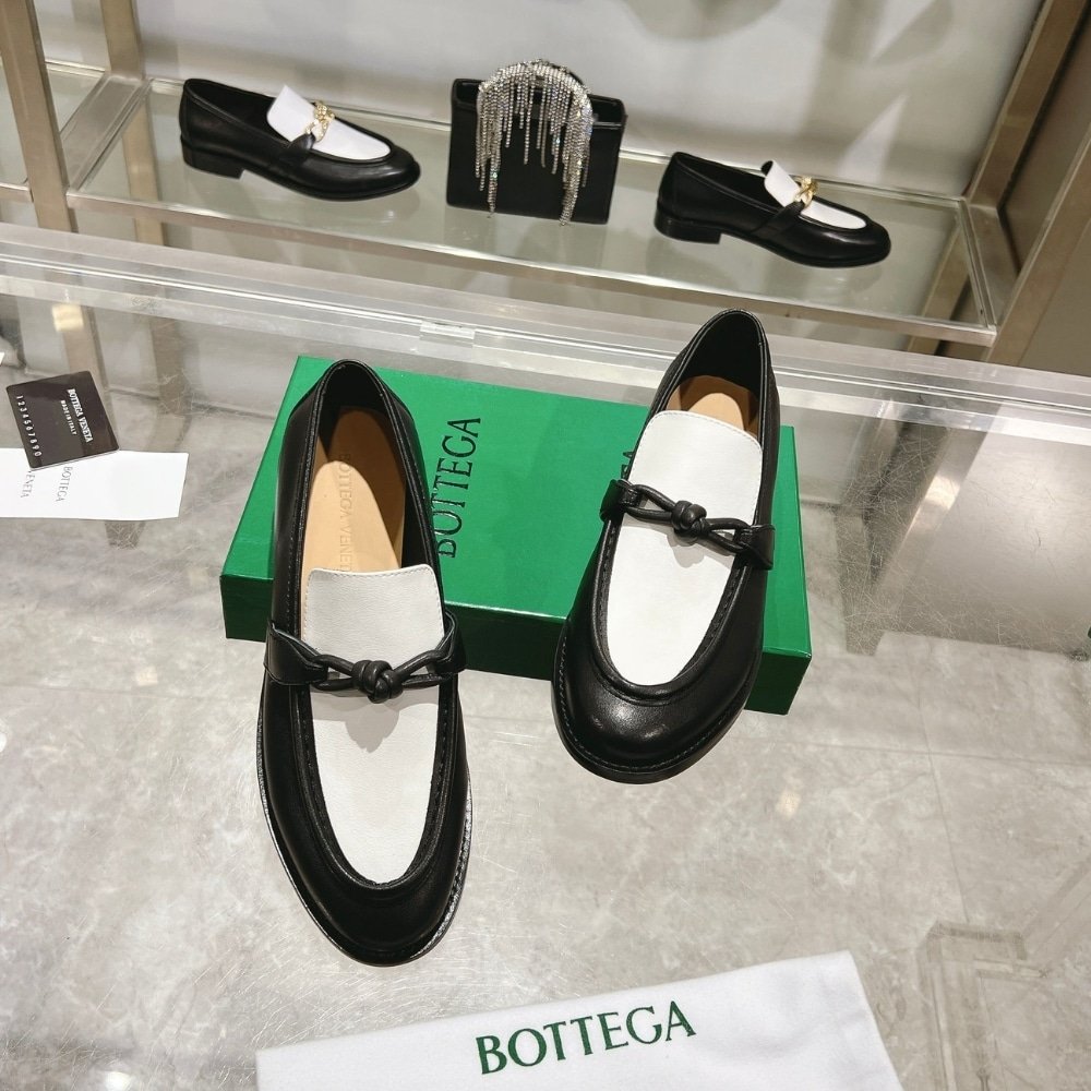 B0tt*ga Ven*ta Astaire Loafer Black And White 796696V5Dz11061