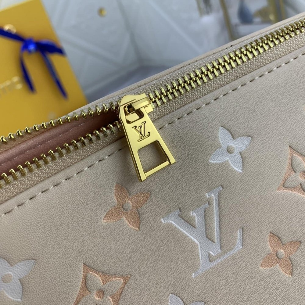 L0vis Vvtt0n Bolso Coussin PM Cream 26Cm M22398