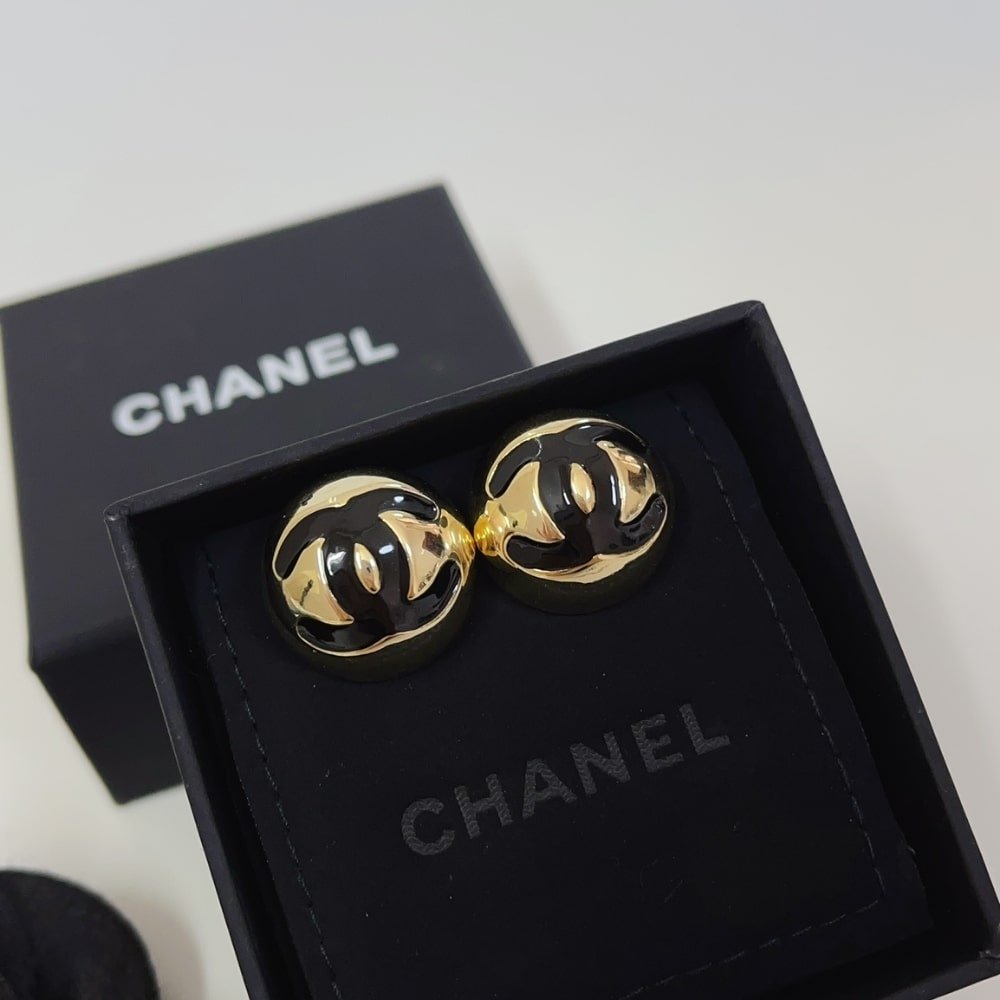 Ch**el Stud Earrings Gold Black Abe810 B19198 Nacvd