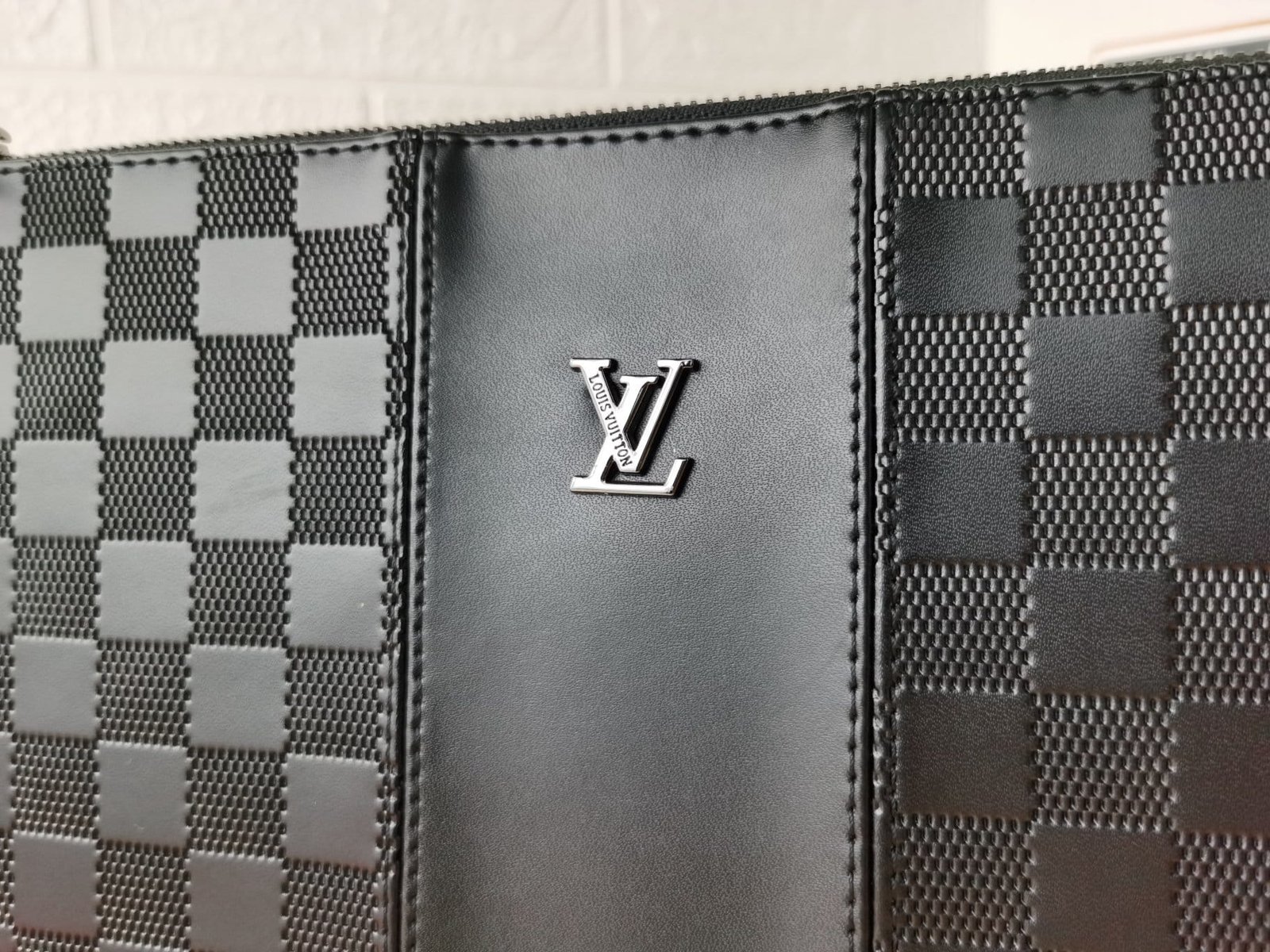 L0vis Vvtt0n Pochette Damier Canvas Black 27Cm