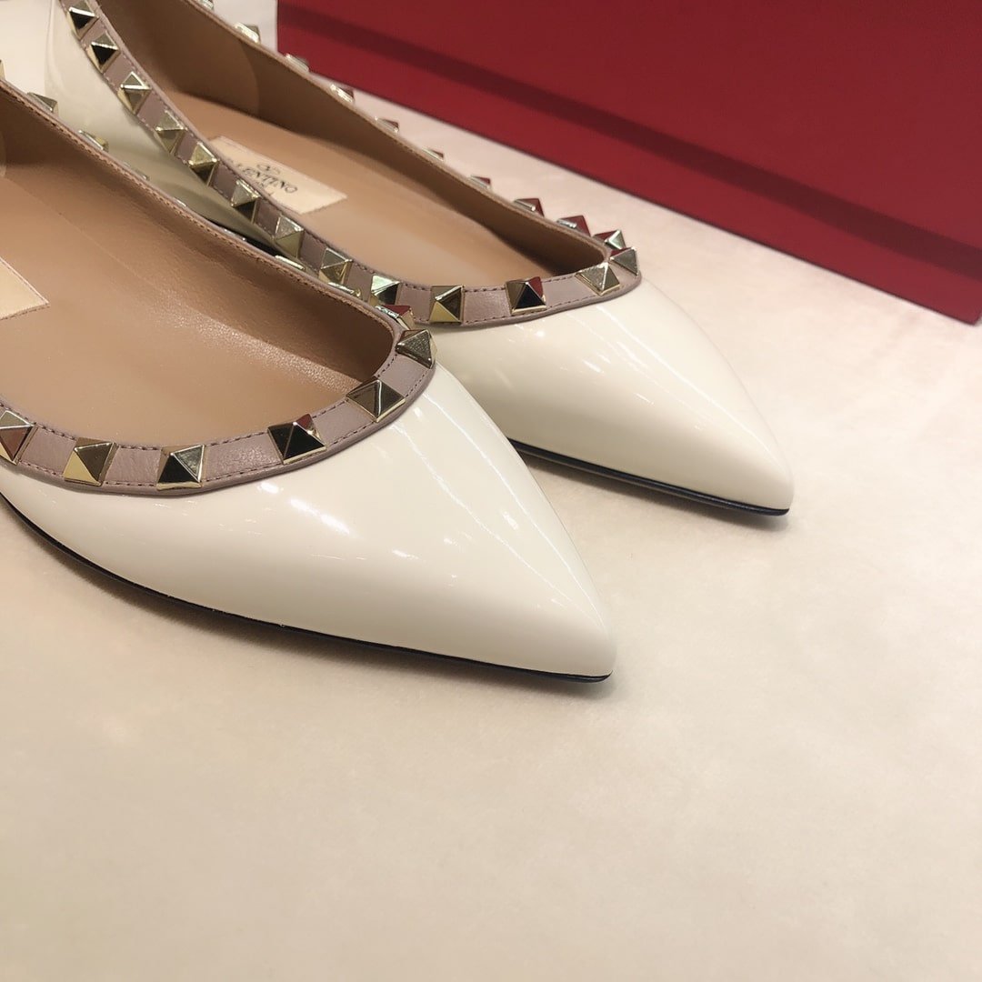Va1e*ntin0 Patent Rockstud Ballet Flat White