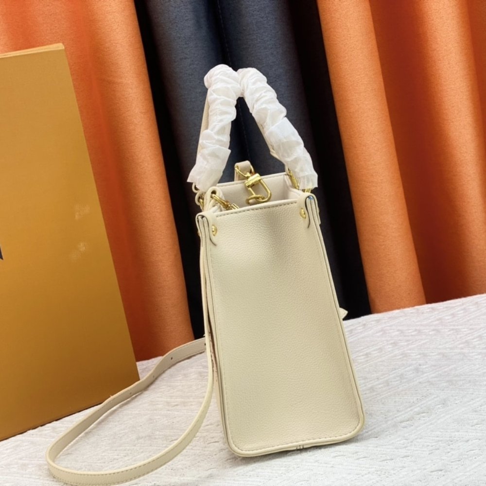 L0vis Vvtt0n Onthego PM Monogram Pattern Beige 25Cm M46629