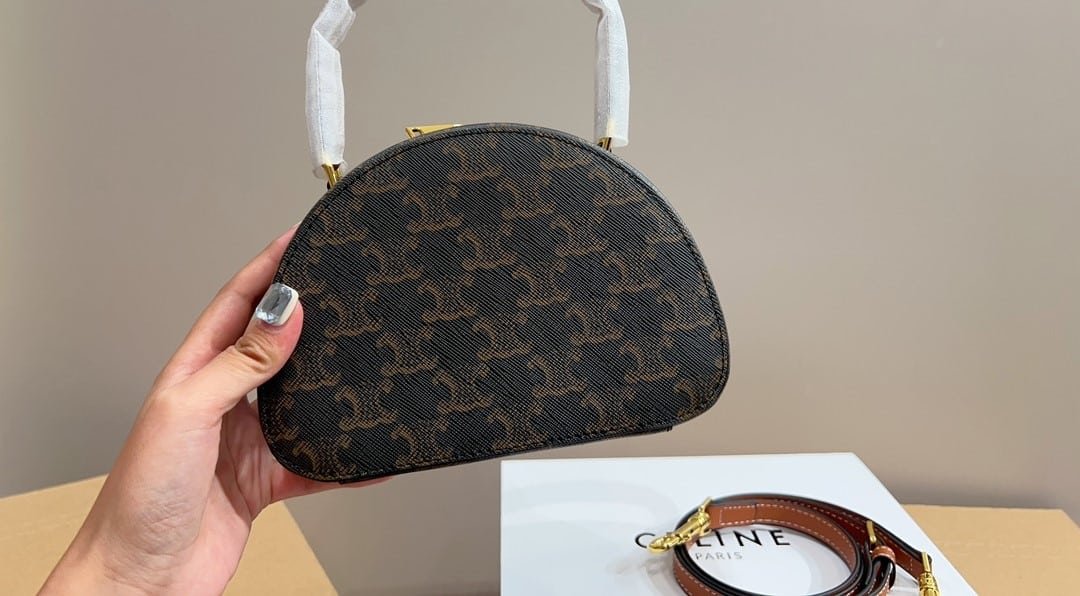 Ce1i*e Half Moon Case Cuir Triomphe In Triomphe Canvas And Calfskin Tan 18Cm 10K642Ecm 04Lu