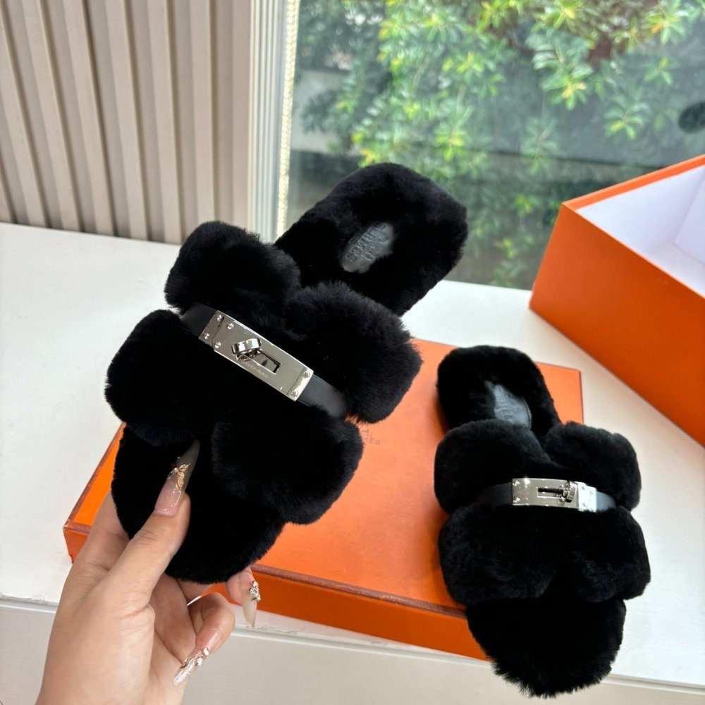 H**me5 Shearling Fur Oran Silver Buckle Sandal Black