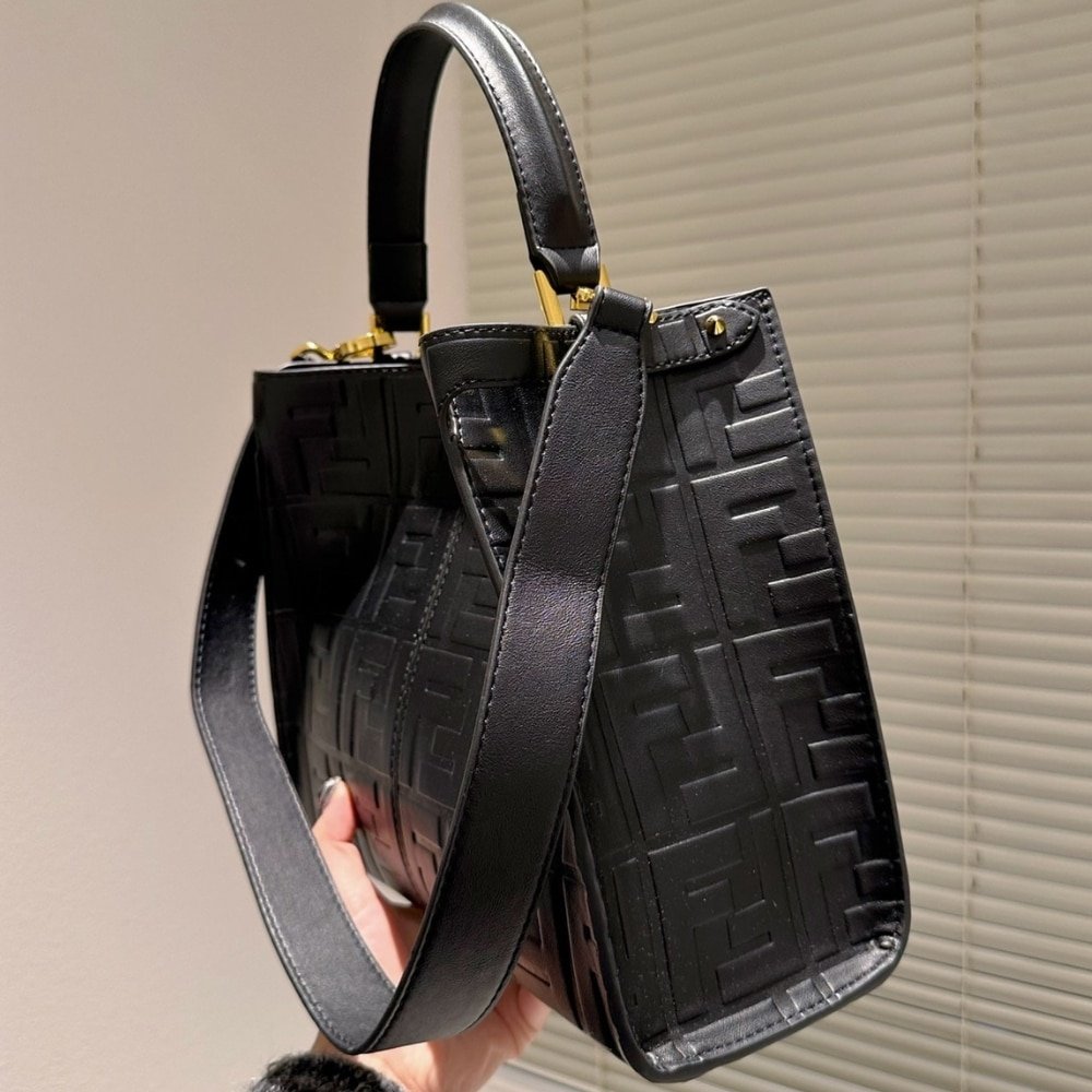 F**di Original Peekaboo Black 30Cm