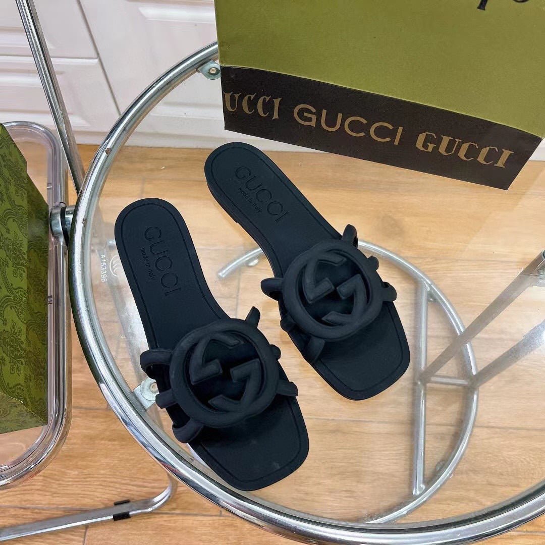 Gvc*1 Women’S Interlocking G Slide Sandal Black 780307 J8700 1000