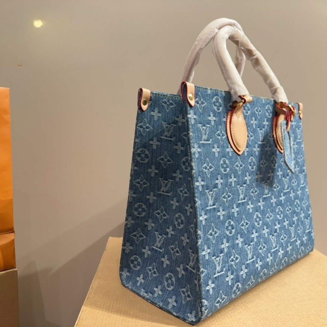 L0vis Vvtt0n New Lv Remix Onthego Mm Denim Blue 35Cm M46871