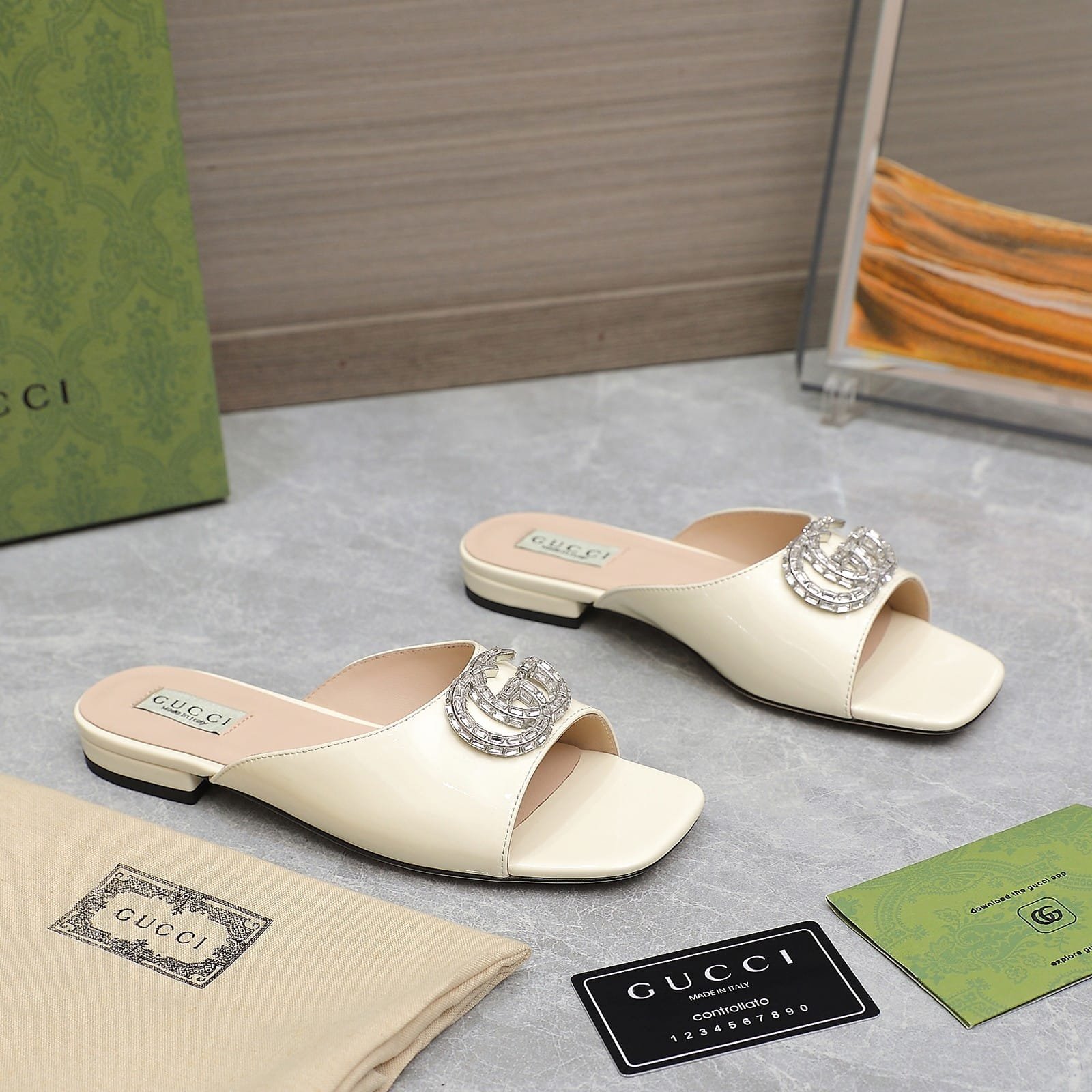 Gvc*1 Gg Crystal Slippers White
